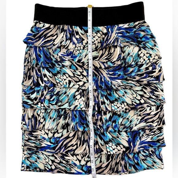 Alfani tiered skirt NWT, Beautiful blue, cream, aqua print. Size 4P - Picture 5 of 6